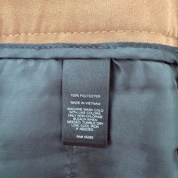 EXPRESS Low Rise Shorts. Size 6 - Picture 4 of 4